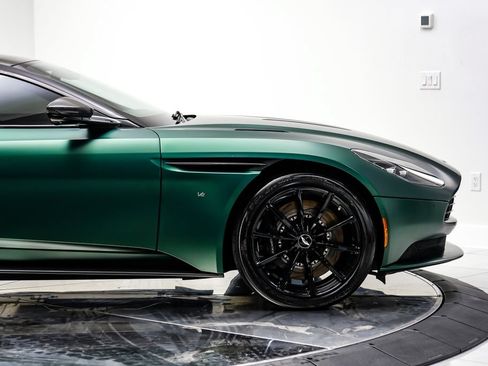 Used 2020 Aston Martin DB11 AMR RWD image 10