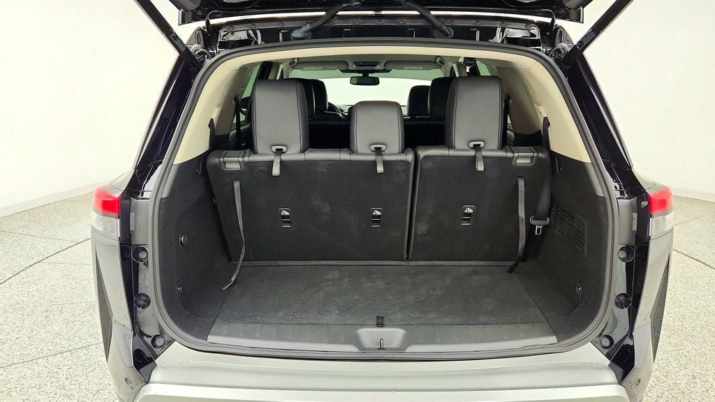 Used 2022 Nissan Pathfinder SL AWD/4WD image 23