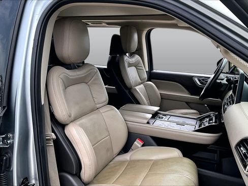 Used 2023 Lincoln Navigator Reserve RWD image 9