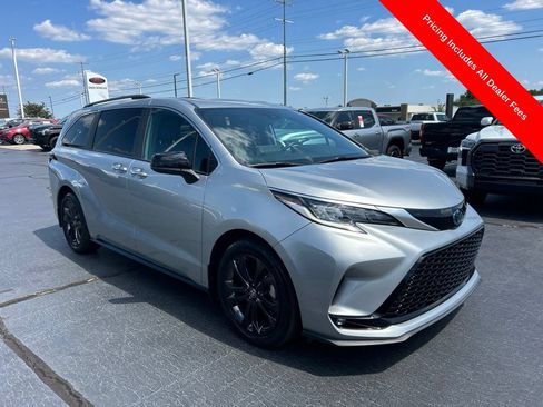 Used 2024 Toyota Sienna XSE w/ XSE Plus Package FWD image 25