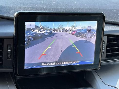 Used 2022 Ford Explorer XLT w/ Class IV Trailer Tow Package AWD/4WD image 36