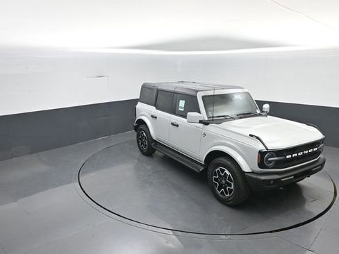 New 2026 Ford Bronco Outer Banks image 17