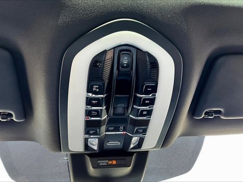Used 2024 Porsche Macan image 15