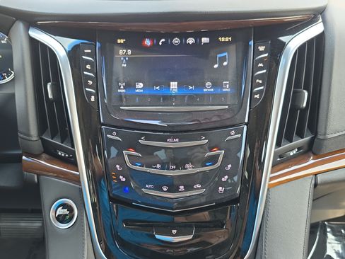 Used 2020 Cadillac Escalade Luxury AWD/4WD image 23