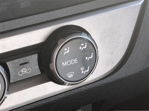 Used 2016 Toyota Tacoma SR5 w/ Towing Package image 31