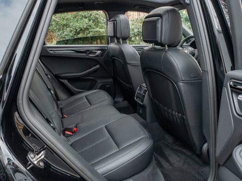 Certified 2025 Porsche Macan AWD/4WD image 36