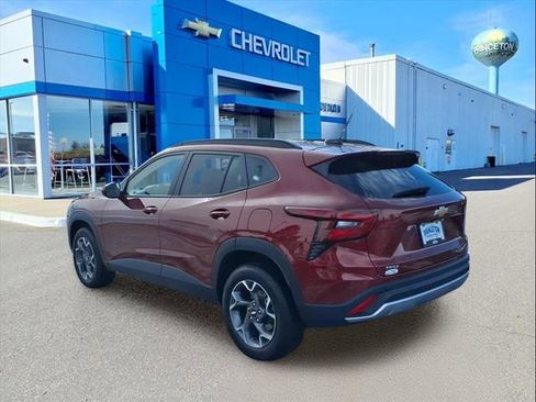 Used 2025 Chevrolet Trax LT w/ Driver Confidence Package image 6