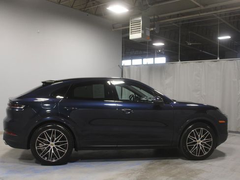 Used 2024 Porsche Cayenne Coupe AWD/4WD image 22