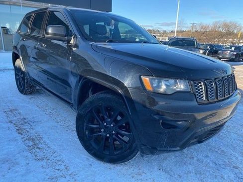 Used 2018 Jeep Grand Cherokee Altitude image 4