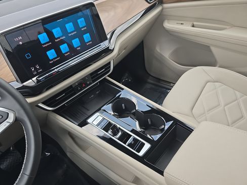 Certified 2026 Volkswagen Atlas SE w/ Panoramic Sunroof Package FWD image 26