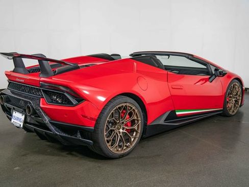 Used 2018 Lamborghini Huracan Performante AWD/4WD image 8
