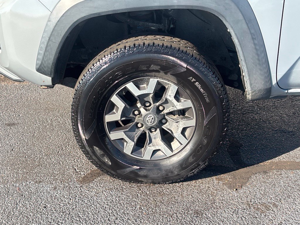 Used 2020 Toyota Tacoma TRD Off-Road AWD/4WD image 23