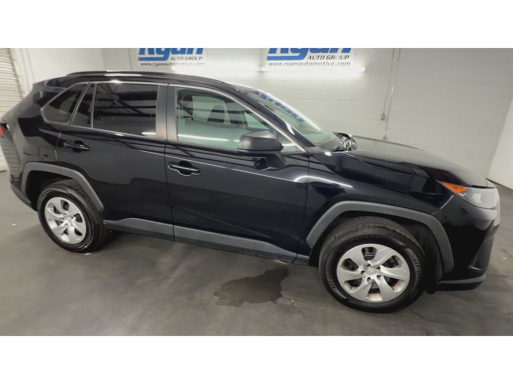 Used 2021 Toyota RAV4 LE FWD image 2