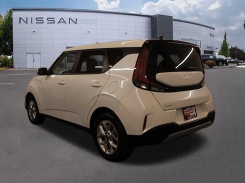 Used 2024 Kia Soul LX w/ Option Group 015 FWD image 5