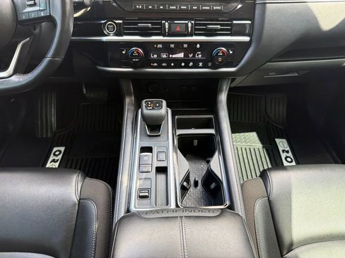 Used 2024 Nissan Pathfinder SL FWD image 27