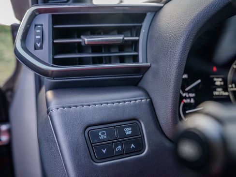 Used 2023 Lexus LX 600 4WD w/ Luxury Package image 8