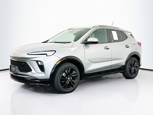 Used 2024 Buick Encore GX Sport Touring image 3