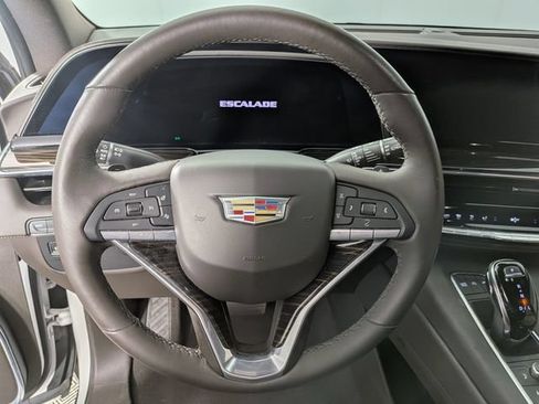 Used 2021 Cadillac Escalade Premium Luxury AWD/4WD image 19