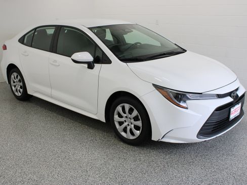 Used 2024 Toyota Corolla LE FWD image 4
