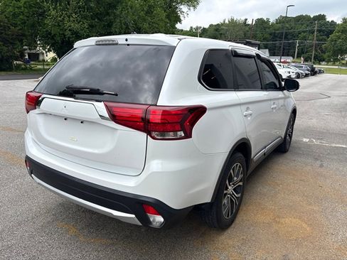 Used 2016 Mitsubishi Outlander SE AWD/4WD image 6
