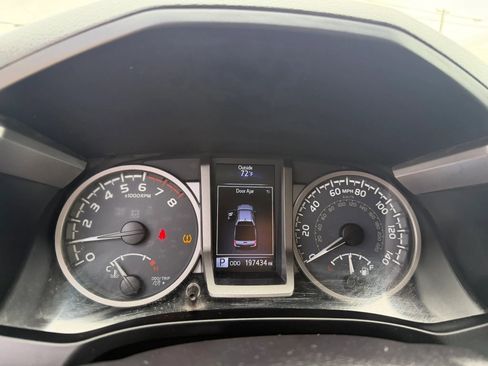 Used 2016 Toyota Tacoma SR5 w/ Towing Package image 20