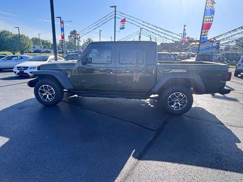 Used 2023 Jeep Gladiator Sport w/ Trailer Tow Package AWD/4WD image 8