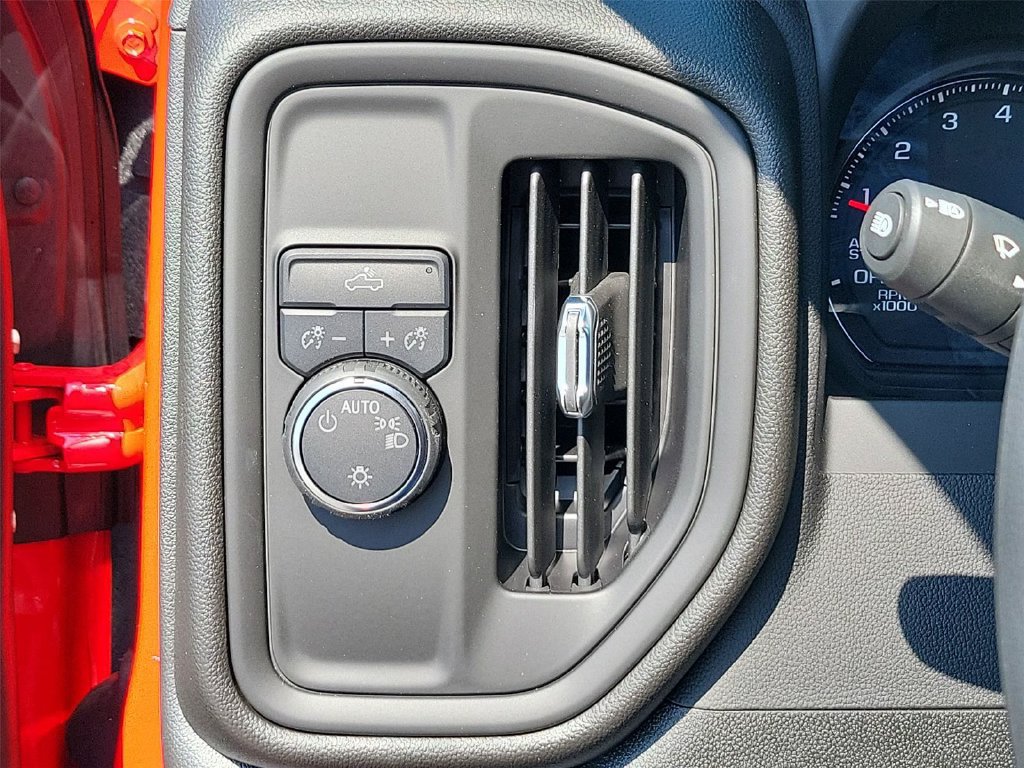 Used 2022 Chevrolet Silverado 1500 Custom RWD image 9