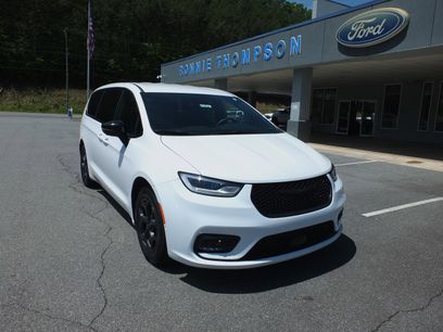 Used 2024 Chrysler Pacifica Limited