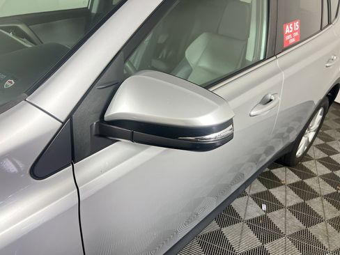 Used 2015 Toyota RAV4 Limited image 12