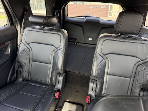 Used 2018 Ford Explorer Platinum AWD/4WD image 6