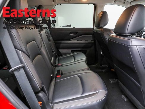 Used 2022 Nissan Pathfinder SL image 25