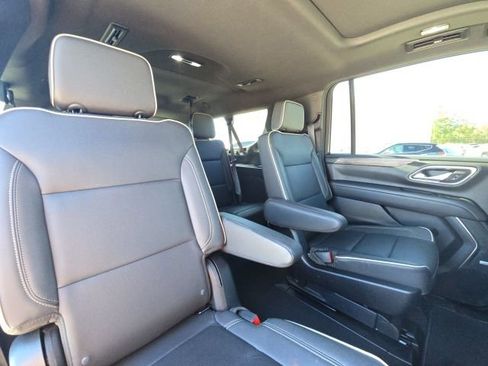 Used 2023 Chevrolet Suburban Premier w/ Advanced Technology Package image 16