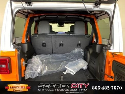 New 2026 Jeep Wrangler Unlimited Rubicon w/ Whitecap Package AWD/4WD image 29