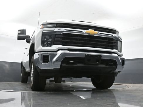 Used 2024 Chevrolet Silverado 2500 LT image 40