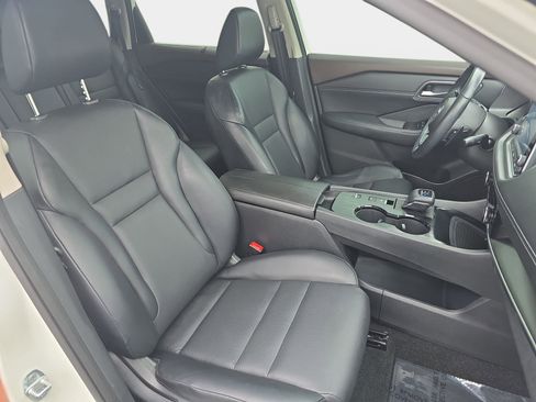 Used 2021 Nissan Rogue SV w/ Premium Package FWD image 10
