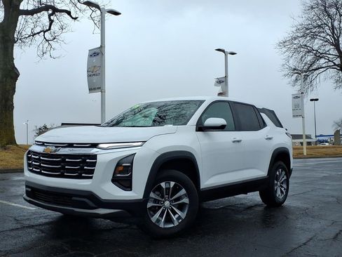 Used 2025 Chevrolet Equinox LT image 3