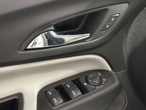 Used 2023 Chevrolet Equinox LS FWD image 16