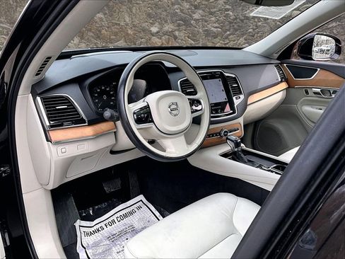 Used 2021 Volvo XC90 T6 Momentum w/ Protection Package Premier AWD/4WD image 12