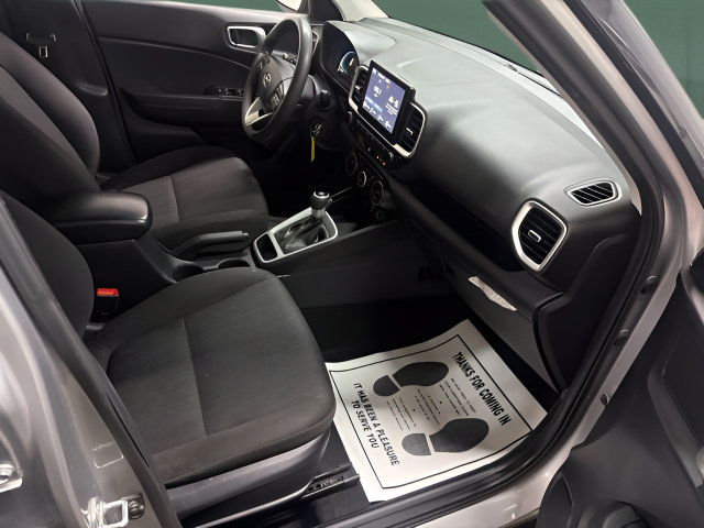 Used 2024 Hyundai Venue SE FWD image 13