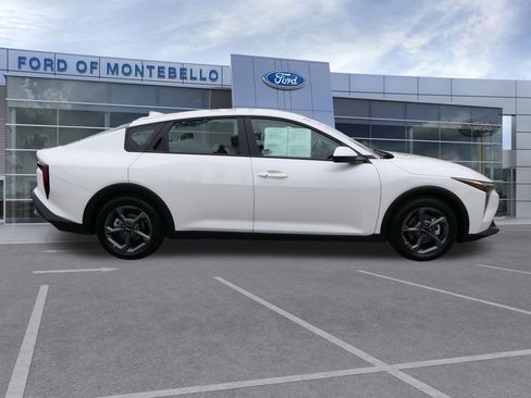 Used 2025 Kia K4 FWD image 2