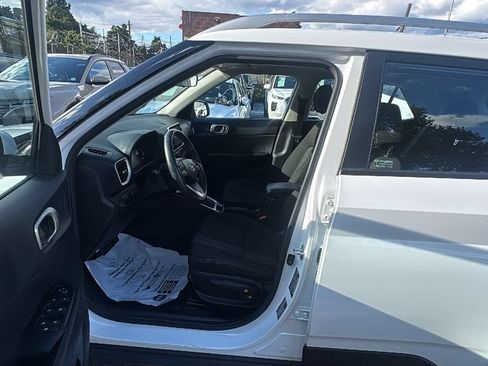 Used 2023 Hyundai Venue SEL FWD image 12