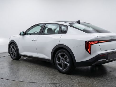 Used 2025 Kia K4 LXS image 6