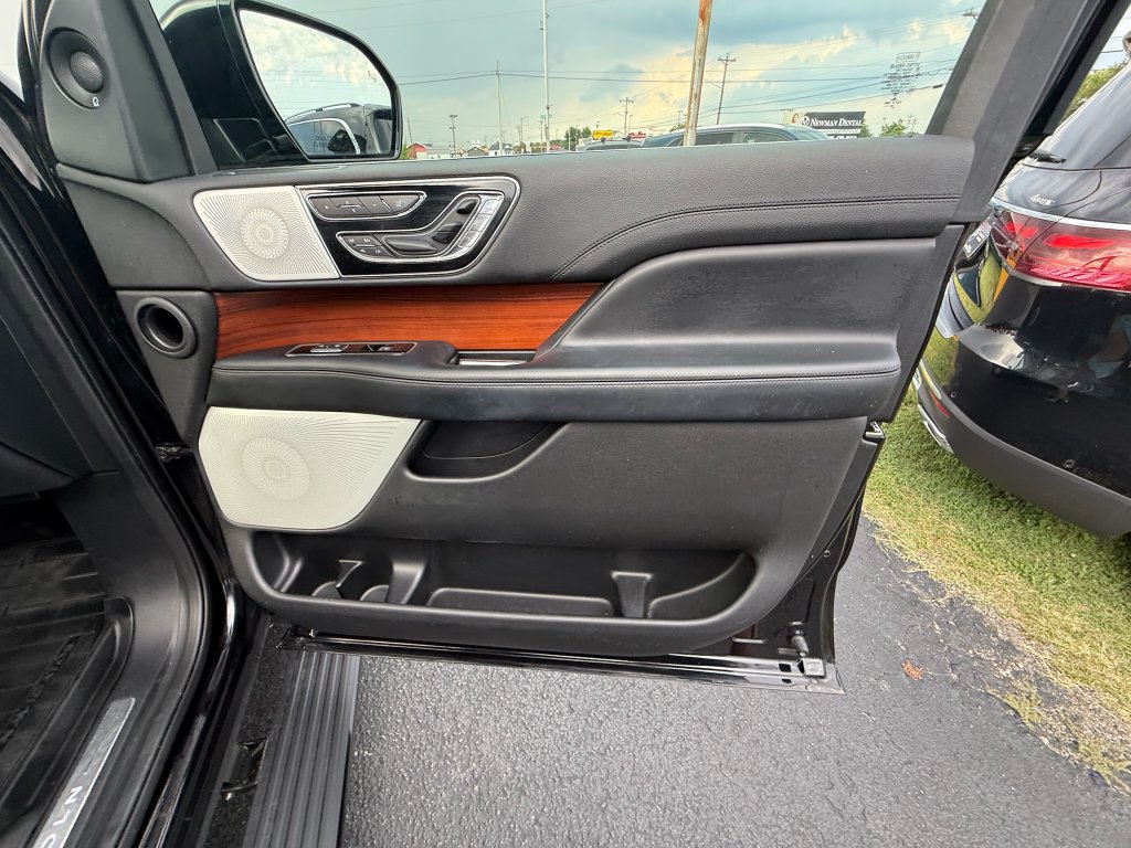 Used 2020 Lincoln Navigator Reserve w/ Luxury Package AWD/4WD image 24