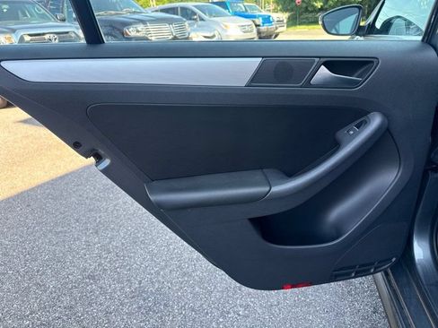 Used 2013 Volkswagen Jetta GLI Autobahn FWD image 13