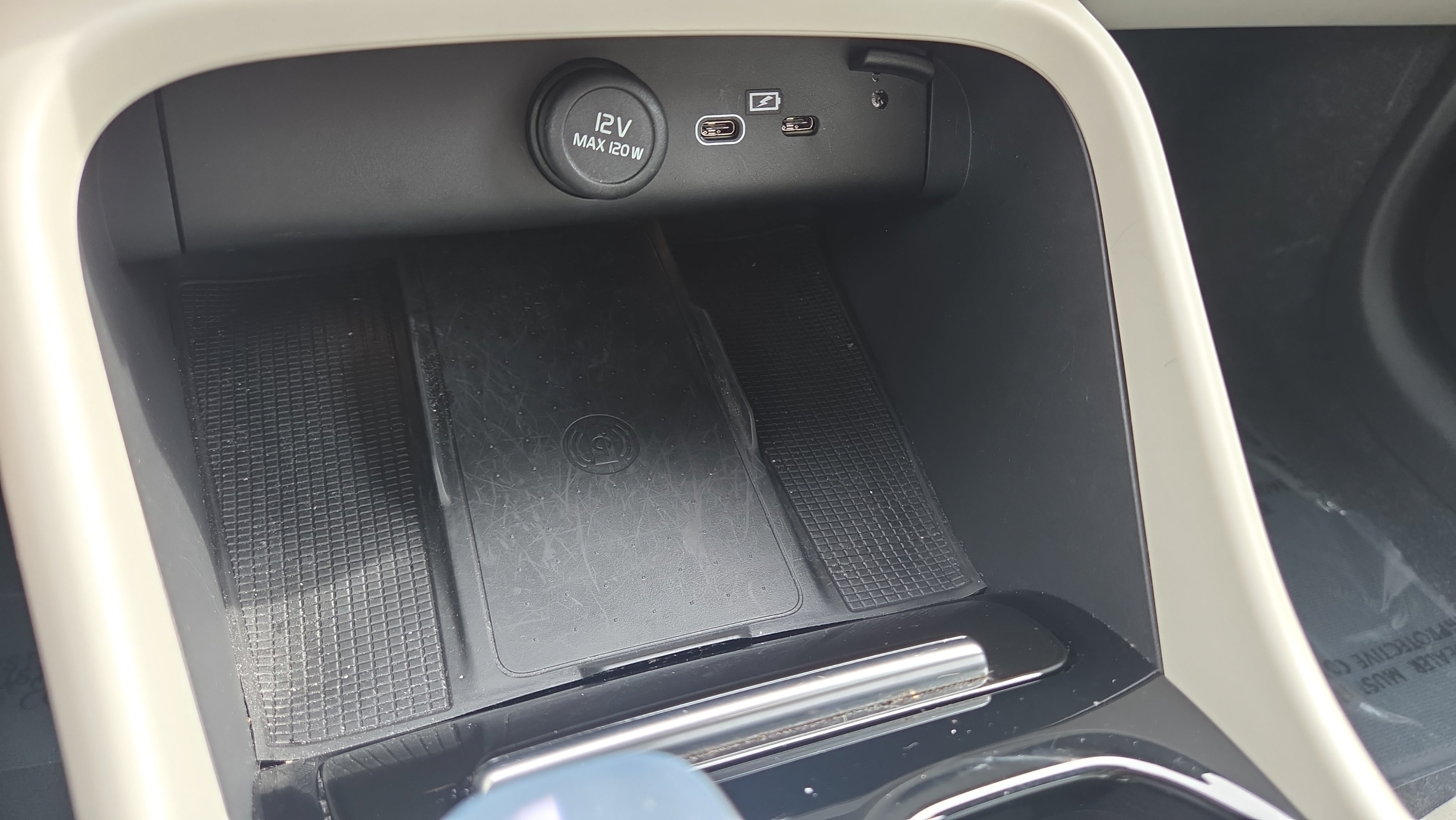 Used 2024 Volvo XC40 B5 Ultimate AWD/4WD image 31