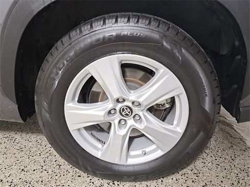 Used 2023 Toyota Highlander LE image 8