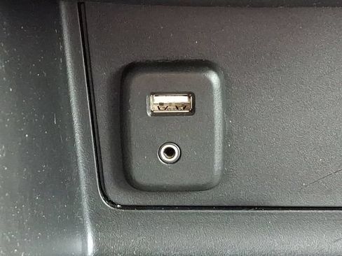 Used 2017 Chevrolet Colorado Z71 AWD/4WD image 18