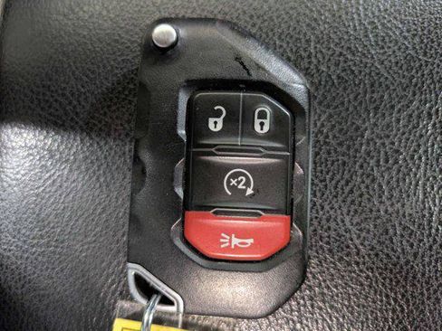 Certified 2023 Jeep Gladiator Sport AWD/4WD image 29