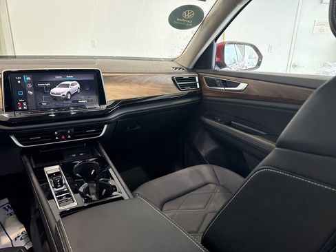 Used 2025 Volkswagen Atlas SE w/ Panoramic Sunroof Package image 14