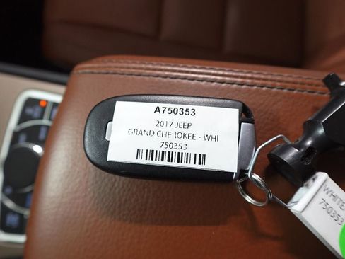 Used 2017 Jeep Grand Cherokee Summit w/ Platinum Series Group image 35